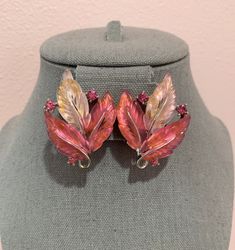 "Pretty in pastel pink, jelly texture, these carved thermoset/Lucite leaf LARGE earrings are so sweet. Clusters of pink Lucite leaves are studded with pink rhinestones, darling earrings! These silver tone costume metal earrings are clip on. The back of each clip is signed \"Lisner\". RARE and unique earrings, LARGE size! \"Lisner\" company has long been associated with it's mid century production of thermoset leaf jewelry Sometimes referred to as resin, Lucite or just plain plastic, Lisner had a Hawaiian Plumeria, Retro Earrings, Retro Earring, Butterfly Bracelet, Spring Jewelry, Leaf Jewelry, Earrings Large, Brand Jewelry, Vintage Butterfly