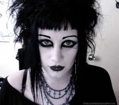 black friday Its Black Friday Goth, Pretty Goth Girl, Alternative Women, Goth Subculture, Gothic Hairstyles, Alternative Makeup, Estilo Rock, Black Goth, Goth Beauty