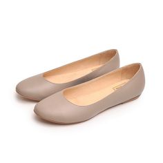 Diana - simple, comfy ballet flats are made of high-quality suede or grain leather. The insole made of a soft calfskin ensures comfort of use. A classic model in a rich colors perfect for bride and bridesmaids for comfy wear during wedding or after to change into. Sizes UK, EU, US and feet dimensions in centimeters and inches 3 UK / 36 EU / 5 US insoles length 24 cm = 9.4 inches 4 UK / 37 EU/ 6 US insoles length 24.5 cm = 9.6 inches 6 UK / 38 EU / 7 U insoles length 25 cm = 9.8 inches 7 UK/ 39 E Leather Sole Ballet Flats With Low Heel, Leather Wedding Flats With Leather Sole, Leather Flats For Wedding, Leather Flats With Leather Sole For Wedding, Soft Sole Closed Toe Ballet Flats, Leather Ballet Flats For Wedding, Ballet Flats With Leather Sole And Low Heel, Wedding Leather Ballet Flats With Round Toe, Leather Wedding Flats