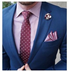 Blue Suit Pink Tie, Style Gentleman, Suit Combinations, Blue Suit Men, Mens Fashion Work, Mens Fashion Blazer, Men With Street Style, Navy Blue Suit, Mens Fashion Inspiration