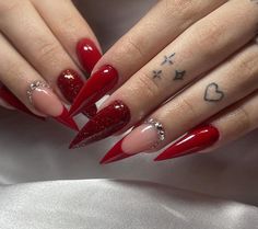 Rings Coquette, Red Winter Nails, December Tattoo, Tattoo Outfit, Ig Nails, Art Rings, Holiday Nails Winter, Dark Red Nails, December Nails