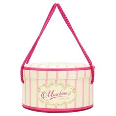 AW20 Moschino Couture J. Scott Leather Pink Cake Box Round Bag Marie Antoinette Additional Information: Material: 100% Calfskin Leather Color: Pink/Gold/Cream-Yellow Pattern: French Pastry Style: Handle Bag Theme: Cake Box 100% Authentic!!! Condition: Brand new in the original box Moschino releasing a series of bakery-inspired handbags, including cakes, croissants and baguettes. Known for their quirky, tongue-in-cheek designs, the Moschino Round Cake Box Bag should come as no surprise. Smooth le Moschino Cake, Designer Handbag Storage, Pink Cake Box, Moschino Bag, Moschino Bags, Inspired Handbags, French Pastry, Moschino Couture, Cake Box