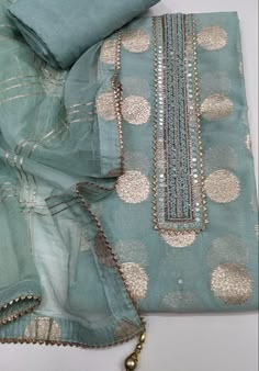 Royal Wedding Dresses, Lace Dress Design, Trendy Shirt Designs, Neck Designs For Suits, Pakistani Fashion Party Wear, Pakistani Fancy Dresses, Kurta Neck Design, Dress Neck Designs, Dress Design Patterns