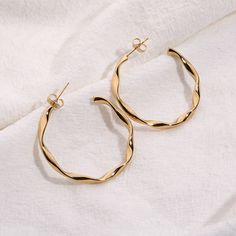 SPECIFICATIONScolor: gold/rose gold/silverStyle: TRENDYStainless Steel Hoop Earrings: Big Gold Circle Twist EarringsSize (Length * Width): 40mm/50mmShape\pattern: RoundOrigin: CN(Origin)Non Tarnish Accessories Jewelry: Girl Party GiftModel Number: Big Gold Circle Twist EarringsMetals Type: Stainless steelMaterial: MetalItem Type: EarringsGender: WomenFine or Fashion: FashionEarring Type: Hoop Earrings Rose Gold Metal Hoop Earrings For Pierced Ears, Rose Gold Metal Hoop Earrings, Rose Gold Plated Hoop Earrings For Party, Trendy Rose Gold Metal Hoop Earrings, Rose Gold Hoop Earrings For Party, Rose Gold Small Hoop Earrings For Party, Rose Gold Single Hoop Earring For Party, Minimalist Rose Gold Hoop Earrings For Party, Party Rose Gold Hoop Earrings