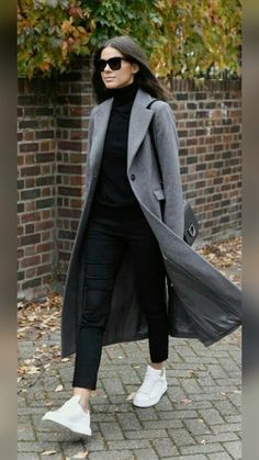 Long Coat Outfit Classy, Long Grey Coat Outfit, Grey Coat Outfit, Casual Bar Outfits, Long Coat Outfit, Long Grey Coat, Trendy Outfit Ideas, London Outfit, Coat Outfit