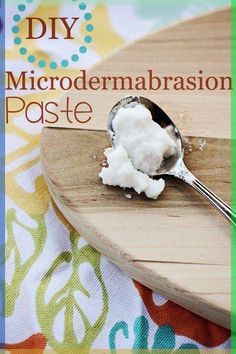 Enjoy smooth skin on the cheap and without the use of chemicals thanks to this DIY Microdermabrasion paste. It's such a simple DIY microdermabrasion recipe! Microdermabrasion Paste, Diy Kosmetik, Sweet T, Young Living Oils, Skin Glow, Beauty Recipe, Diy Skin, Essential Oil Recipes, Homemade Beauty Products