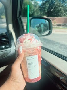 Secret Starbucks Recipes, Caramel Crunch, Strawberry Milkshake, Strawberry Puree, Strawberry Cream