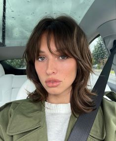 Medium Length Wolf Cut, Dark Chestnut Hair, Bottleneck Bangs, Wolf Haircuts, Light Brunette Hair, Dark Chocolate Hair, Medium Length Blonde Hair, Bangs Ideas, Blonde Hair With Bangs