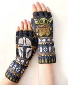 two hands with knitted mittens on each one that has an image of a star wars character