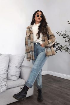 Cute Casual College Outfits, Vinter Mode Outfits, Mom Jeans Outfit Winter, Cute College Outfits, Jeans Outfit Winter, Casual College Outfits, Winter Fashion Outfits Casual, Pastel Outfit, Cold Outfits