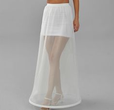 Ein wunderschöner, leichter Petticoat mit bequemem Gummibund kombiniert hervorragende Passform und hohen Tragekomfort den ganzen Tag. Ein tolles Accessoire, das Sie unter Ihrem Hochzeitskleid, Ballkleid oder Kostüm tragen können.

 Details:

 -Länge: 41 Zoll (105 cm)
 -Taillenverschluss - Gummiband (Einheitsgröße): Unsere Petticoats verfügen über ein Gummiband, das bequem bis zu einer Taillenweite von 40 Zoll passt. Wenn Sie eine größere Größe benötigen, schreiben Sie uns bitte eine Nachricht. White Petticoat, Quinceanera Bouquet, Bridal Hat, Hoop Skirt, Wedding Gloves, Prom Ball Gown, Dress Prom, Wedding Veil, Bridal Veil