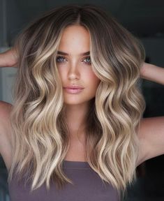 Gorgeous money piece on on mid-length wavy hair. Looking to add some wow-factor to your hair? Check out these 15 different types of highlights that will make your locks shine! From sun-kissed balayage to bold ombre, we've got all the dimensional hair color inspiration covered. Whether you're a blonde, brunette, or redhead, there's a highlight technique for everyone. Get ready to turn heads and take your hair game to the next level. Don't wait, try a new hair color highlight today! Ponytail Highlights, Faux Blowout, Blowout Hack, Balayage Ponytail, Baylage Hair, Types Of Hair Color, Guest Hair