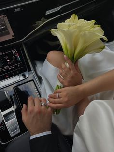 the bride and groom are getting ready to go into their wedding ceremony in the car