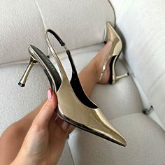 These gold mirror sling court shoes are a work of art. Featuring a pointed toe and a slingback. With our gold mirror sling back court shoes, you'll be prepared for any event, from glamorous nights out to productive days in the office. - Heel measures approximately  3 inches/ 8 cm- Faux leather upper- Model wears UK 6 / EU 39 / US 8- Fits true to size Simmi Shoes, Clothing Guide, Mid Heel Shoes, Top Background, Cover Background, Gold Heels, Women's Heels, Sling Back, Gold Mirror