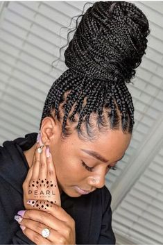 26 Crochet Braid Hairstyles: Stylish Looks For All Occasions | Lookosm Hairstyles Everyday, Hairstyles Prom, Box Braids Hairstyles For Black Women, Braids Hairstyles Pictures, Box Braids Styling, Beautiful Braids, Knotless Braids, Hairstyles Curly