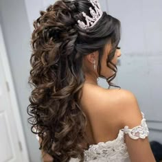 Quinceanera Hairstyles Half Up Half Down, Hairstyle Quince, Down Quinceanera Hairstyles, Sweet 16 Hairstyles, Red Quince, Wedding Hair Half, Dresses Red