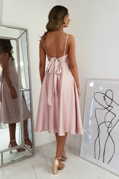 Knee Length Champagne Dress, Soft Satin Dress, Blush Pink Wedding Guest Dress, Blush Dress Outfit Wedding Guest, Blush Pink Dress Formal, Dresses To Wear To A Wedding As A Guest, Blush Dress Outfit, Blush Silk Dress, Wedding Guest Dress Casual