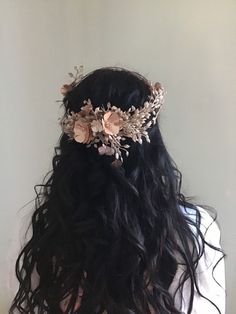 Aesthetic Shadow Pictures, Flower Crown Aesthetic, Skeleton Crown, Flower Crown Drawing, Vine Headpiece, Aesthetic Shadow, Rose Gold Aesthetic, Flower Crown Hairstyle