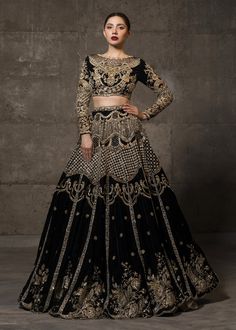 Black Bridal Lehnga Choli for Wedding with Magnificent Look emblazoned with beautiful embroidery, dabka and sequins. This lehnga choli is unique in style and have classy look and perfect choice for traditional bride. Choli: Top short choli for bridal lehnga is in black color is embellished with fully gold embroidered, dabka, nakshi, stones, cutdana, crystals work. Neckline is decor with Full length Sleeves have a embroidery. Fabric used for choli is chiffon. Lehnga: Stylish Lehnga in black color Black Bridal Dresses, Wedding Dresses Pakistani, Wedding Dress Black, Pakistani Bridal Dress, Latest Bridal Lehenga, Desi Wedding Dresses, Latest Bridal Dresses, Mahira Khan, Pakistani Wedding Dress