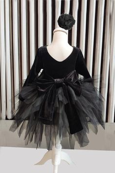 Have you ever noticed the light of black? This sweet black girl dress, where you will feel the nobility of black, will suit little girls very well. You will enjoy viewing our store, where you can find different girls' dresses, birthday dresses, special day dresses, which we have prepared for your beloved girls more than anything else. We lovingly designed colorful girls' tutu dresses for concept kids parties, halloween concept, Christmas events or birthday parties. You can find the sweetest versions of the following products in our store; Baby Girl Dress, Girl Pageant Dress, Girl Tutu Dress, Toddler Tulle Dress, Velvet Toddler Dress, Black Toddler Dress, Gothic Girl Dresses and many more colors...  You can buy this cute Black Tutu Dress in all the colors you see in the photos. We took care Toddler Tulle Dress, Modern Black Dress, Black Tutu Dress, Girls Velvet Dress, Black Tutu, Girls Black Dress, Girls Tutu Dresses, Girls Pageant Dresses, Dress Velvet