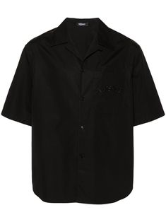 black/gold-tone cotton/silk poplin texture signature Barocco print at the rear embroidered logo at the chest camp collar front button fastening drop shoulder short sleeves two chest patch pockets curved hem Luxury Short Sleeve Shirt For Summer, Designer Black Shirt With Relaxed Fit, Luxury Black Button-up Top, Black Luxury Button-up Top, Luxury Black Cotton Shirt, Luxury Short Sleeve Formal Shirt, Luxury Tops With Pockets, Luxury Short Sleeve Cotton Shirt, City Shorts