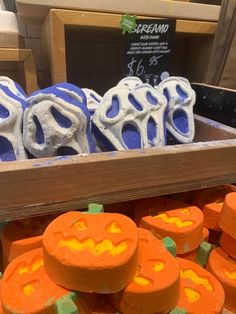 Lush Halloween, Fall Products, Halloween Bath, Halloween Breakfast, Halloween Facts, Lush Bath, Fall Mood, Spooky Szn, Fall Bucket List