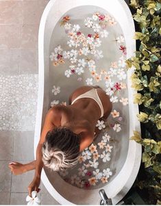 Milk Bath Photography, Bath Photography, Photoshoot Themes, Photography Poses Women, Couple Photography Poses, Shoot Inspiration, Fashion Icon, Birthday Photoshoot