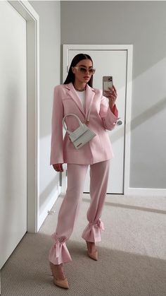 Corporate Barbie Outfits, Pink Suit Aesthetic, Pink Suit Outfit, Outfit Ideas For Graduation, Graduation Outfit Ideas Hijab, Pink Suits Women, Barbiecore Outfit, Aesthetic Barbie, Casual Fashion Style