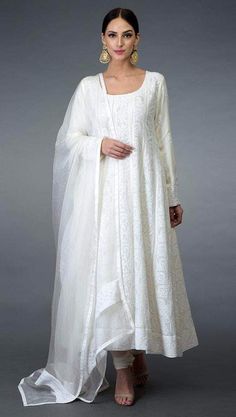 Chikenkari Dress Ideas, White Chikankari Anarkali, White Anarkali Kurta, White Anarkali Suits, Off White Anarkali, White Anarkali, Silk Anarkali Suits, Designer Anarkali Dresses, Perhiasan India