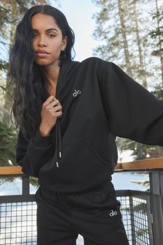 Everyone loves Accolade. Our best-selling hoodie has a laid-back, dropped-shoulder fit for flawless studio-to-street style, a big kangaroo pocket and cozy ribbing at the cuffs and hem. It’s made from drapey, midweight French terry that’s smooth on the outside and fleecy on the inside, and it’s even better paired with the matching Accolade sweatpants. Find your fit and see all the ways to style it. EXPLORE ACCOLADE. Accolade Sweatpant, Black Hoodie Outfit, Sweatpants Black, Turtleneck Sweatshirt, Fashion Deals, Hoodie Outfit, Back Women, Yoga Tops, Alo Yoga