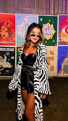 Noah Cyrus Concert Outfit Ideas, Concert Outfit Summer Rock, Reggaeton Festival Outfit, Tove Lo Concert Outfit, Reggetoneras Outfit Concert, Coachella Outfit Midsize, Dubstep Concert Outfit, Bad Bunny Inspired Outfits, Miami Music Week Outfits