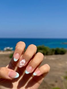 Nails For Sea Holiday, Summer Beach Nails Acrylic, Easy Nails Almond, Costal Nail Designs, Vacation Nail Inspo Almond, Subtle Beach Nails, Beach Flower Nails, Beach Nails Almond Shape, Beach Girl Nails