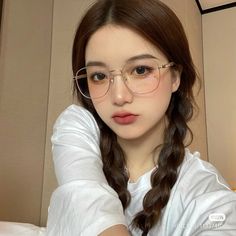 Eyeglasses Makeup, Ulzzang Glasses, Korean Eyeglasses, Blush Makeup Tutorial, Asian Glasses, Glasses For Oval Faces, Korean Glasses, People With Glasses