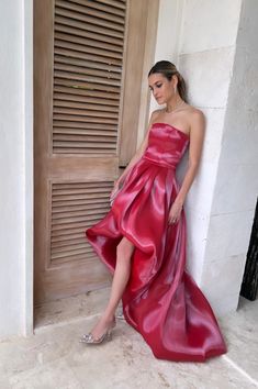 Introducing our "Melted Lollipop" gown, a true masterpiece of couture craftsmanship. Crafted from the finest couture organza, this gown boasts a liquid shine that catches the light with every movement, ensuring all eyes are irresistibly drawn to you. The "Melted Lollipop" gown is more than just a dress; it's a statement piece that exudes confidence, elegance, and a touch of playful charm. Its flowing silhouette drapes gracefully, accentuating your curves and commanding attention with its mesmeri Liquid Organza Dress, Melted Lollipop, Madam Outfit, Liquid Organza, Liquid Dress, Organza Gown, Organza Gowns, Fashion Silhouette, Organza Dress