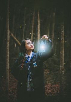 Harry Potter Photoshoot Ideas At Home, Harry Potter Inspired Photoshoot, Harry Potter Birthday Photoshoot, Harry Potter Senior Pictures, Harry Potter Themed Photoshoot, Ravenclaw Photoshoot