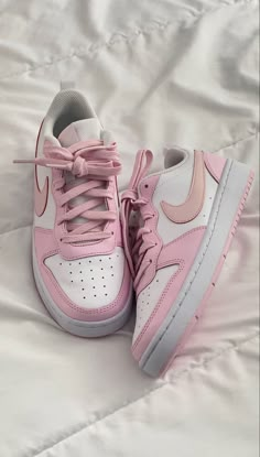 Nike Rosa, Streetwear Boots, Pink Nike Shoes, Party High Heels, Practice Makes Perfect, All For The Game, Cute Nike, Cute Nike Shoes, Cute Heels