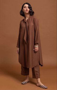 Plain Coord Set Indian, Office Wear Women Work Outfits, Pretty Dresses Casual, Simple Frock Design, Pakistani Fashion Casual, Stylish Short Dresses, Modest Dresses Casual, Simple Pakistani Dresses, Trendy Fashion Tops