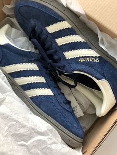 #adidas #spezial Adidas Spezial Navy, Adidas Aesthetic, Navy Girl, Adidas Shoes Mens, Outfits With Converse, Clothes Aesthetic, Girly Shoes