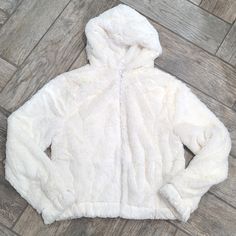 New Nwt Ambiance Cropped Hoodie White Off White Faux Ur Jacket Zip Up Sherpa New. Gift For My Daughter And She Didn't Like It Smoke Free Pet Friendly Home Hooded Winter White Outerwear With Faux Fur Lining, Winter White Long Sleeve Hooded Jacket For Cold Weather, Winter White Outerwear With Drawstring Hood, Cozy White Hooded Jacket With Double-lined Hood, Cozy Fit Outerwear With Adjustable Hood For Cold Weather, Cozy White Outerwear With Double-lined Hood, White Fleece-lined Hooded Jacket, White Hooded Fleece Jacket With Fleece Lining, White Hooded Outerwear With Fleece Lining