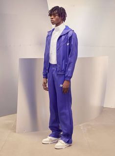 Purple Fashion Outfit, Virgil Abloh Louis Vuitton, Menswear Runway, Purple Outfits, Male Fashion Trends, Menswear Fashion Show, Purple Guy, Menswear Fashion, Louis Vuitton Men