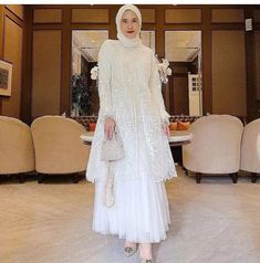 Dress White Hijab, Dress Payet, White Kebaya, Korean Gown, Bridesmaid Kebaya, Kebaya Style, Brukat Dress, Dress Muslim Modern