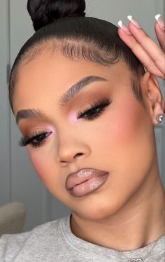 Soft Glam Pop Of Color, Makeup Inspo Soft Glam, Light Pink Soft Glam Makeup Black Women, Birthday Make Up Looks Natural, Pink Inner Corner Makeup Black Women, Pink Eyeshadow Makeup Tutorial, Soft Glam With Pop Of Color, Pink Eye Makeup Black Women, Bday Makeup Looks