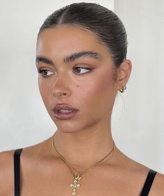 Clean Makeup Look Natural Fresh Face, Natural Minimal Makeup, Corporate Makeup, Daily Makeup Looks, Cool Tone Makeup, Low Visual Weight Makeup, Brown Eyeshadow Looks, Fresh Face Makeup, Beach Makeup