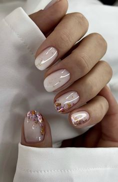 Grow Out Friendly Nail Designs, Hylogriphic Nails, Boho Summer Nails 2023, Short Acrylic Nails Wedding, Neutral Elegant Nails, Spring Elegant Nails, Elegant Nails 2023, Nails Badem, Photo Shoot Nails