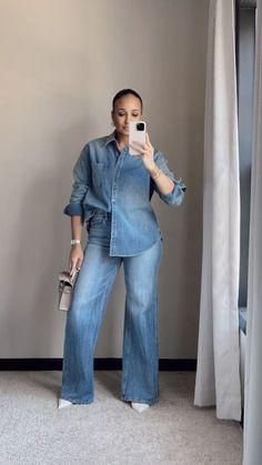 Trench Jacket Outfit, Wide Leg Denim Outfit, Jeans On Jeans Outfit, Wide Leg Jeans Outfit Ideas, Nubian Style, Wide Leg Jeans Winter, Israelite Women, Fall Outfits Black Women