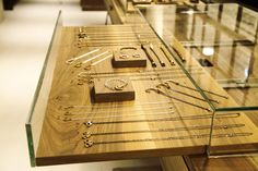 a display case filled with lots of different types of jewelry