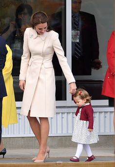 Kate Middleton and Princess Charlotte's 14 sweetest moments together – see photos - Photo 8 Pippa Middleton Wedding, Royal Family Christmas, Catherine Princess Of Wales, Mother Daughter Bonding, Gala Gown, Catherine Walker, Wales Family, Princess Catherine