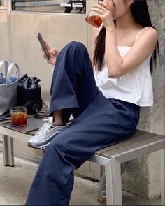 Date photo Inspo. Coffee Date. Korean Aesthetic. Aesthetic. Korean Fashion. Korean outfit. Korean Girl. Cute Photo Ideas. Korean Hairstyle. Korean Fashion inspo. Pretty Selfies White, Blue Pants Aesthetic, Faceless Outfit Pics, Faceless Body Pics, Korean Date Outfit, Sunny Photoshoot, Faceless Photos, Cute Photo Ideas, Aesthetic Korean Fashion