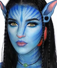 Costume With Face Paint, Blue Avatar Makeup, Avatar Eye Makeup, Over The Top Halloween Costumes, Diy Avatar Costume, Avatar Makeup Halloween, Movie Makeup Looks, Avatar Make Up, Avatar Face Paint