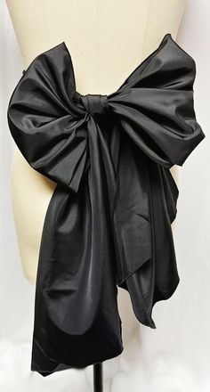 "EASY LAYAWAY IS AVAILABLE Original Price $139.99 A fabulous huge taffeta wrap around belt with extremely wide streamers and bow. It is shown on a Rimini emerald green satin and black velvet dress as an example and also to show the size but it is not included with the dress nor is the dress included with the belt. The dress is shown under \"Evening Gowns - Formal Wear.\" It is extremely professionally well made and came off an expensive vintage evening gown. The bow measures 11-1/2\" across and Waist Belt Outfit, Witch Shoot, Muscle Study, Vintage Evening Gowns, Xmas Dress, Bow Skirt, Bow Tie Dress, Simple Gowns, Ribbon Dress